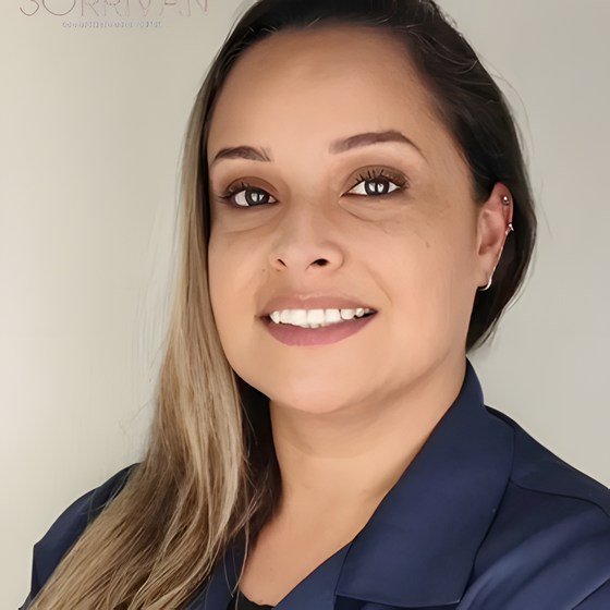Dra. Luciana, dentista de endodontia (tratamento de canal) da Sorrivan